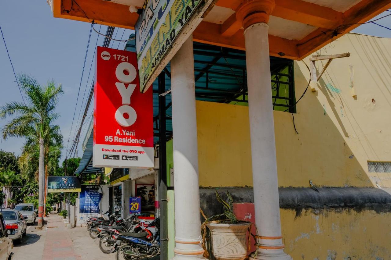 Oyo 1721 A. Yani 95 Residence Banyuwangi  Exterior photo