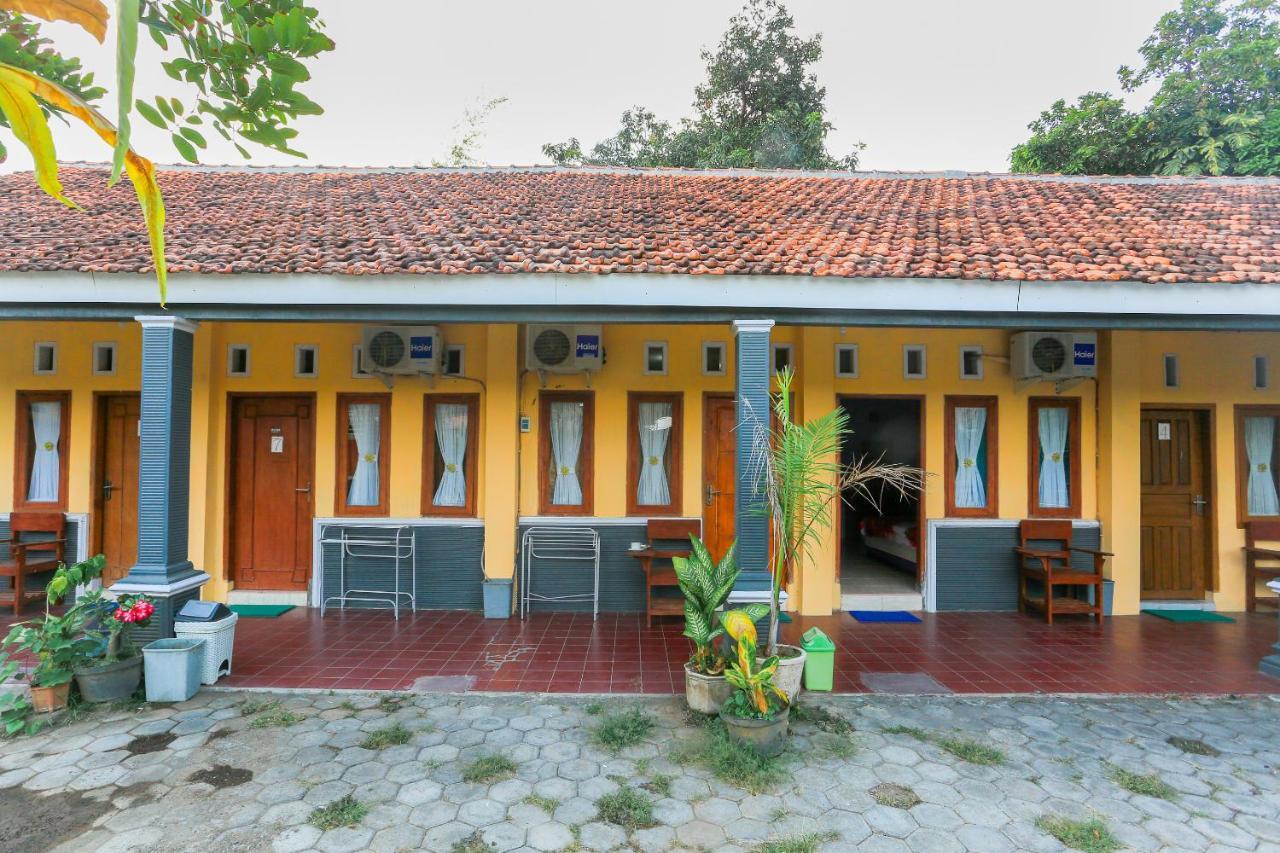 Oyo 1721 A. Yani 95 Residence Banyuwangi  Exterior photo