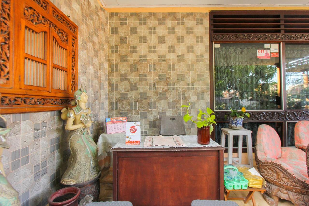Oyo 1721 A. Yani 95 Residence Banyuwangi  Exterior photo