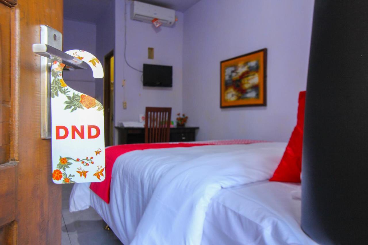 Oyo 1721 A. Yani 95 Residence Banyuwangi  Exterior photo