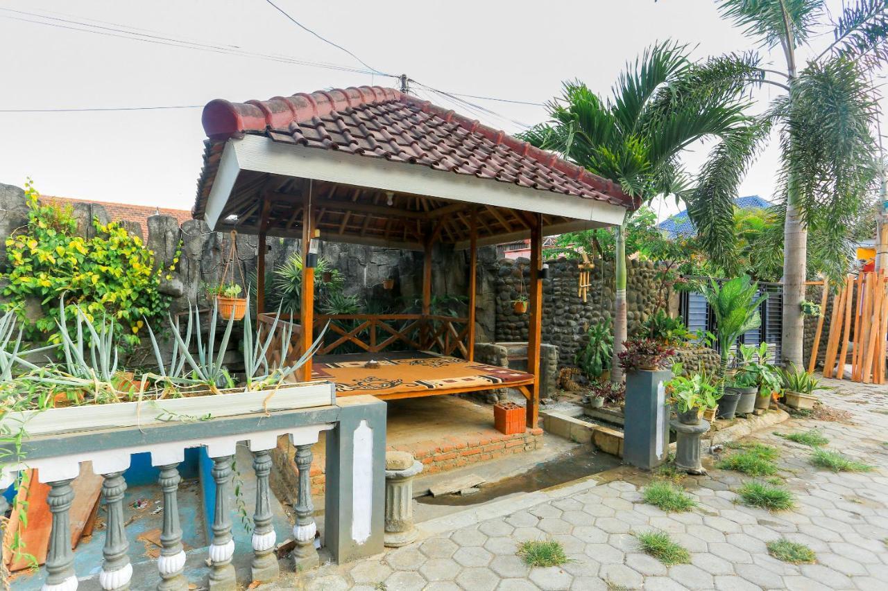 Oyo 1721 A. Yani 95 Residence Banyuwangi  Exterior photo